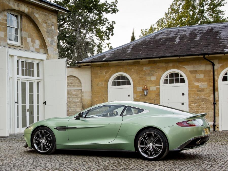  Aston Martin Vanquish 2012 года  (UK) (фото 124 из 170)